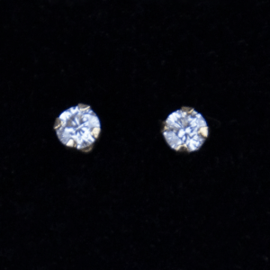 Stud diamonds earrings